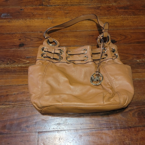 Michael Kors grommet leather bag. - Picture 1 of 6